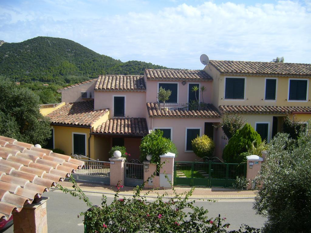 Ferienwohnung Casa Di Rosa Chia Exterior foto
